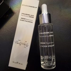 Hyaluronic Acid Rejuvinating Face Serum.